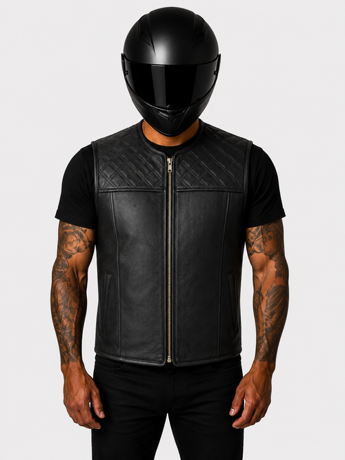 „Iron Brotherhood Klassik Motorradweste aus glattem Rindsleder, Frontansicht, Bikerfit, 2 Außentaschen, 3 Innentaschen, Schultersteppung.“