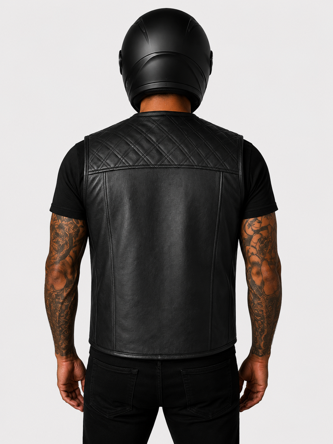 Rückansicht der Iron Brotherhood Klassik Weste, große Rückenfläche ohne Mittelnaht, glattes Rindsleder, ideal für Patches und Club-Abzeichen.